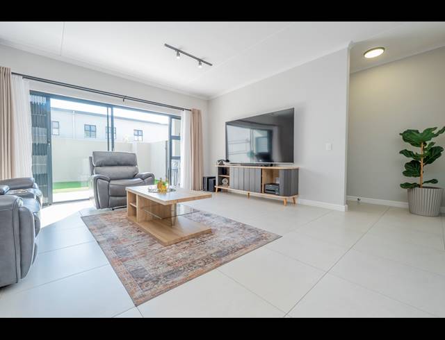 3 BEDROOM APARTMENT FOR SALE IN SANDOWN